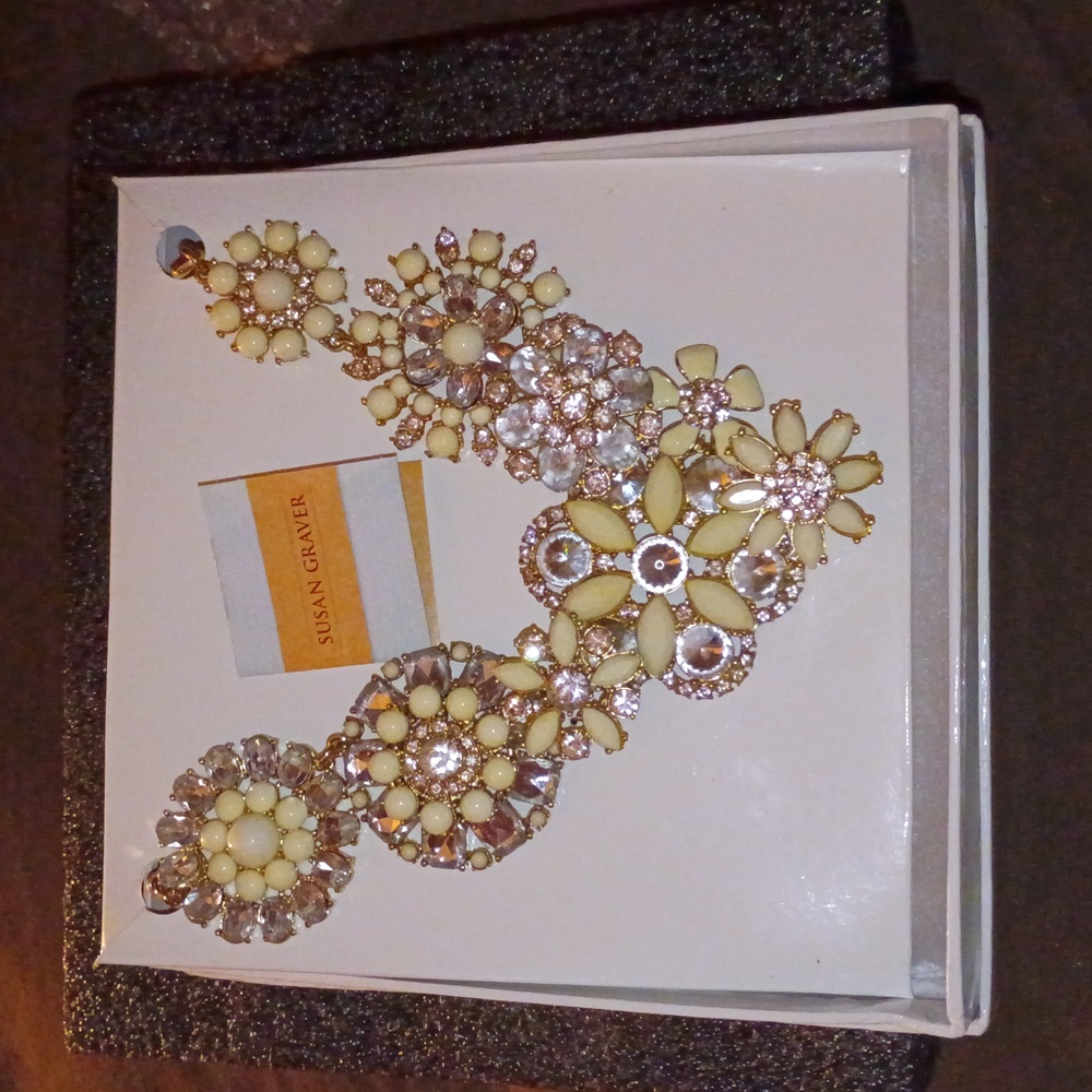 Susan Graver Cream and Gold Floral Necklace